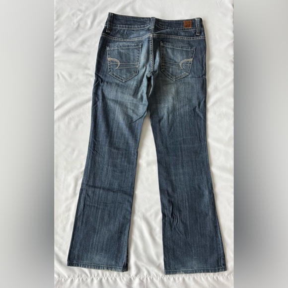 AE “Favorite Boyfriend” jeans (size 2, short) - Picture 2 of 6